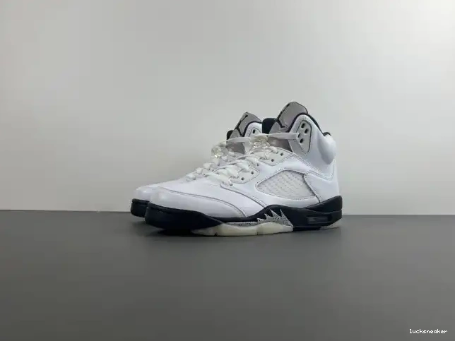 LUCY RETRO DD0587-110 AIR 5 JORDAN BLACK' 'WHITE 0530